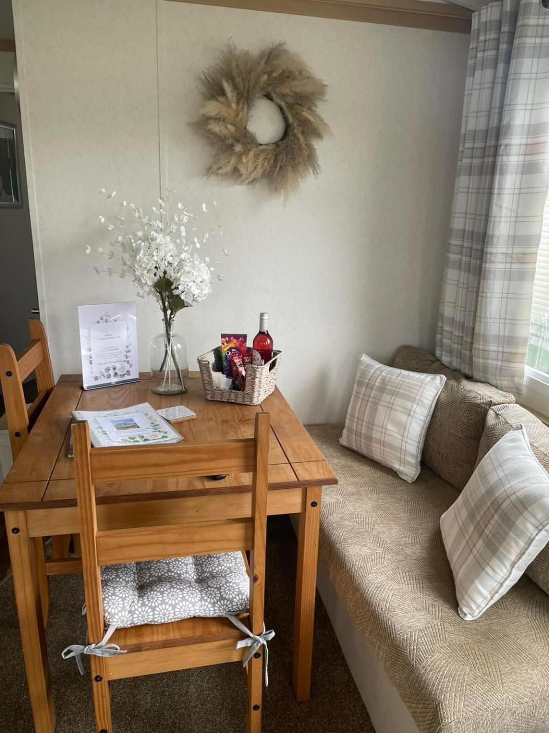 Marine Getaways Caravan Hire Rhyl Exterior photo