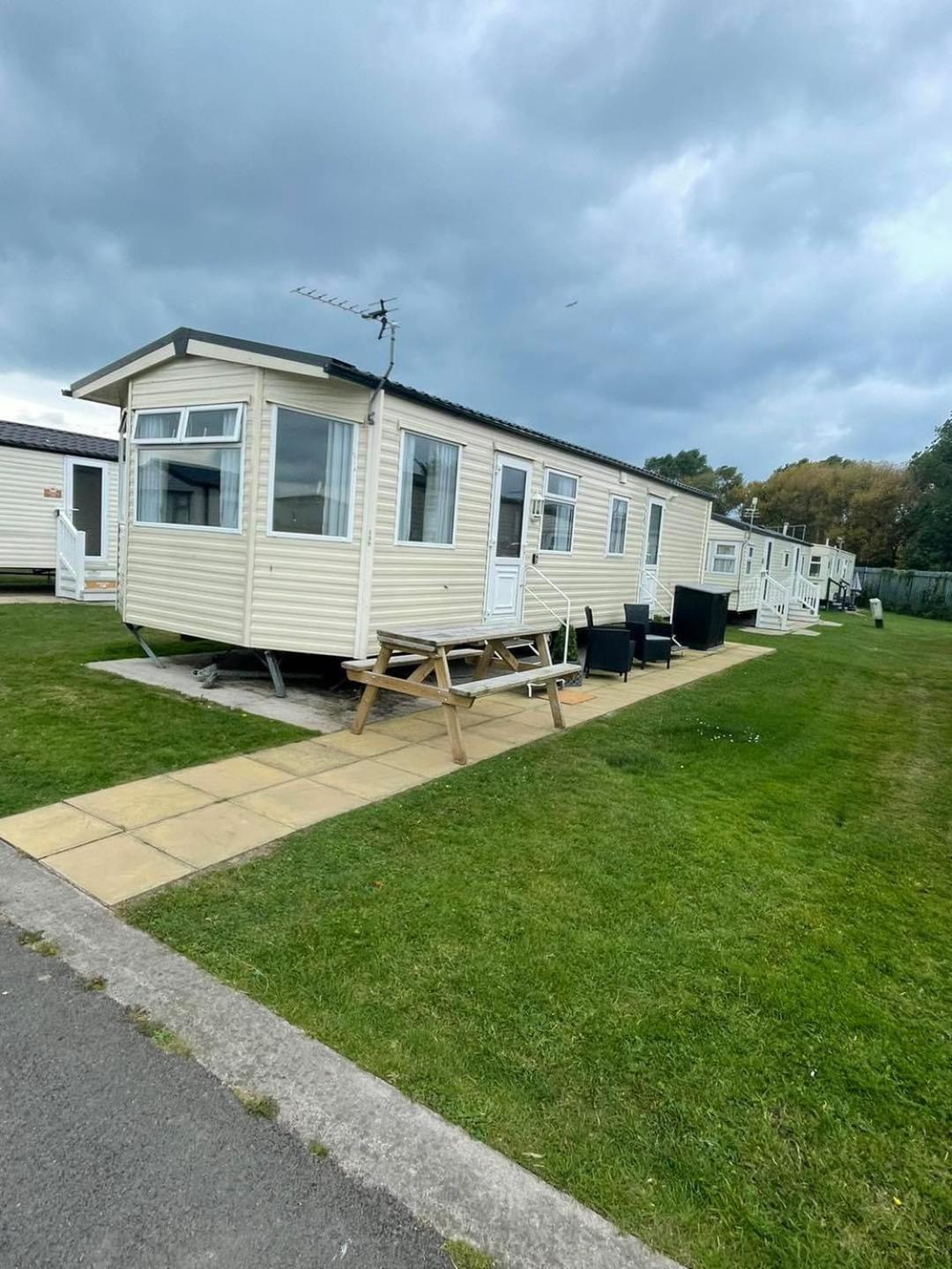 Marine Getaways Caravan Hire Rhyl Exterior photo
