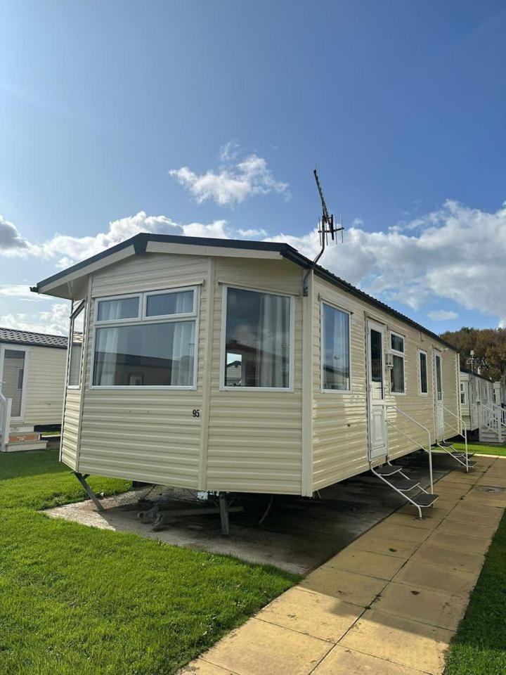 Marine Getaways Caravan Hire Rhyl Exterior photo