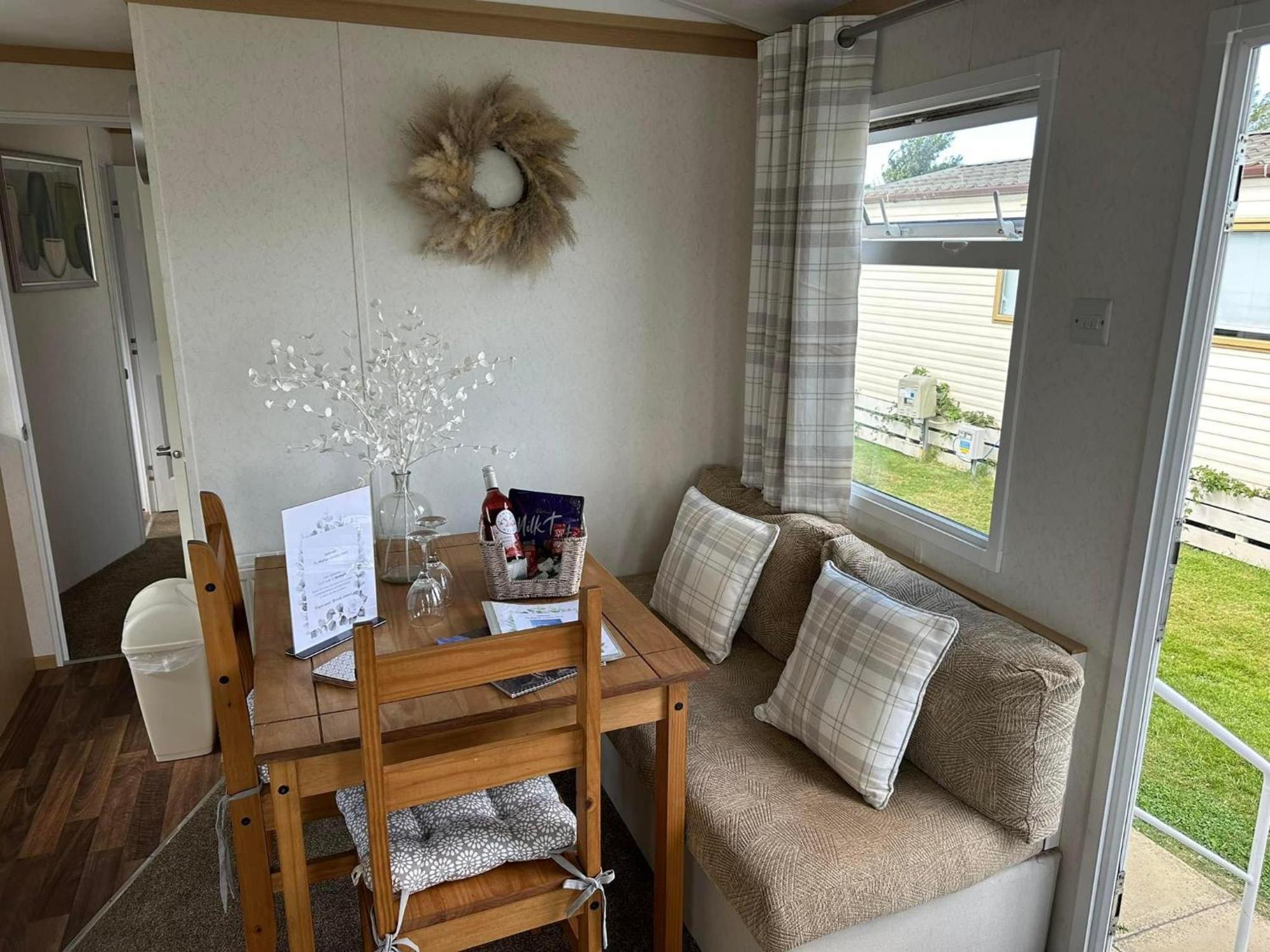 Marine Getaways Caravan Hire Rhyl Exterior photo