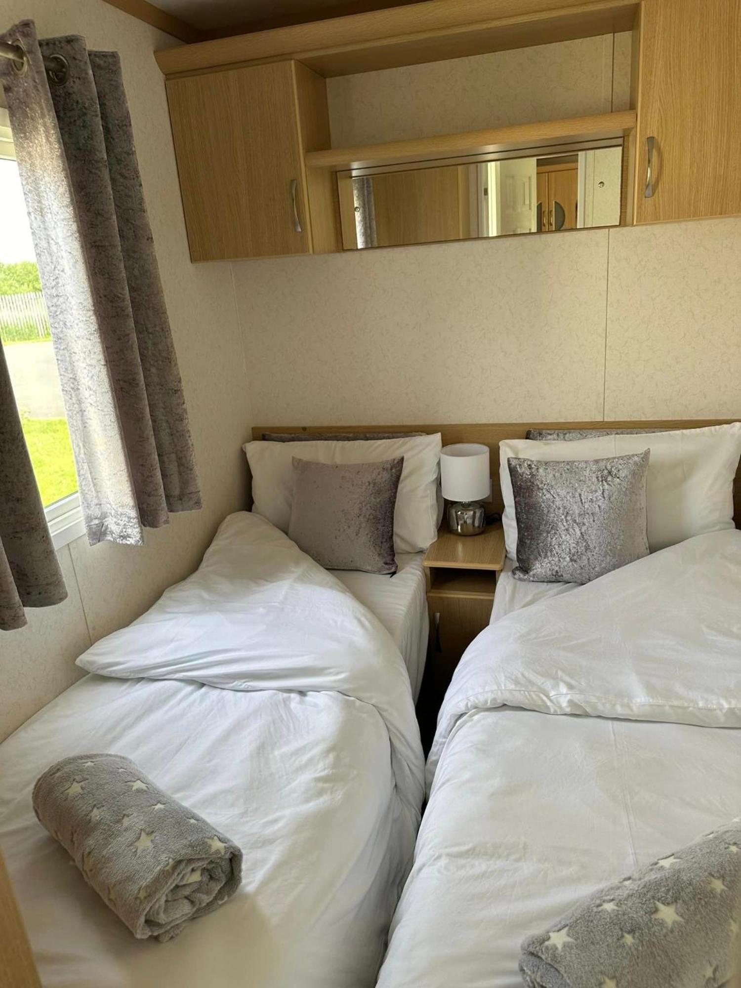 Marine Getaways Caravan Hire Rhyl Exterior photo