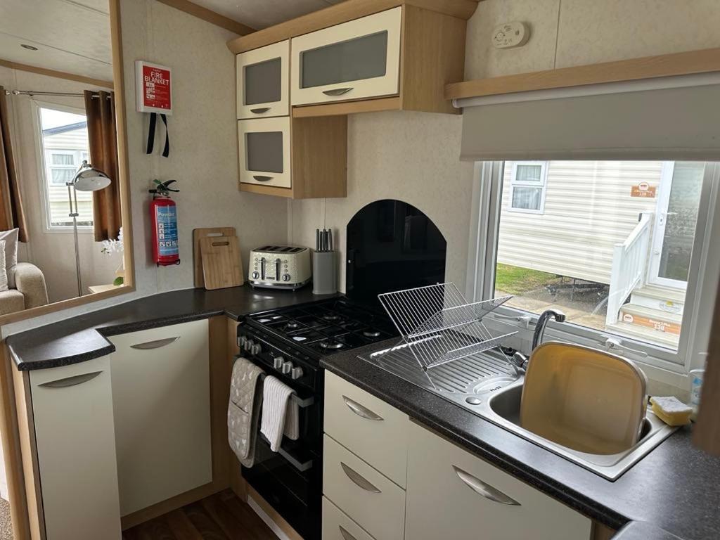 Marine Getaways Caravan Hire Rhyl Exterior photo