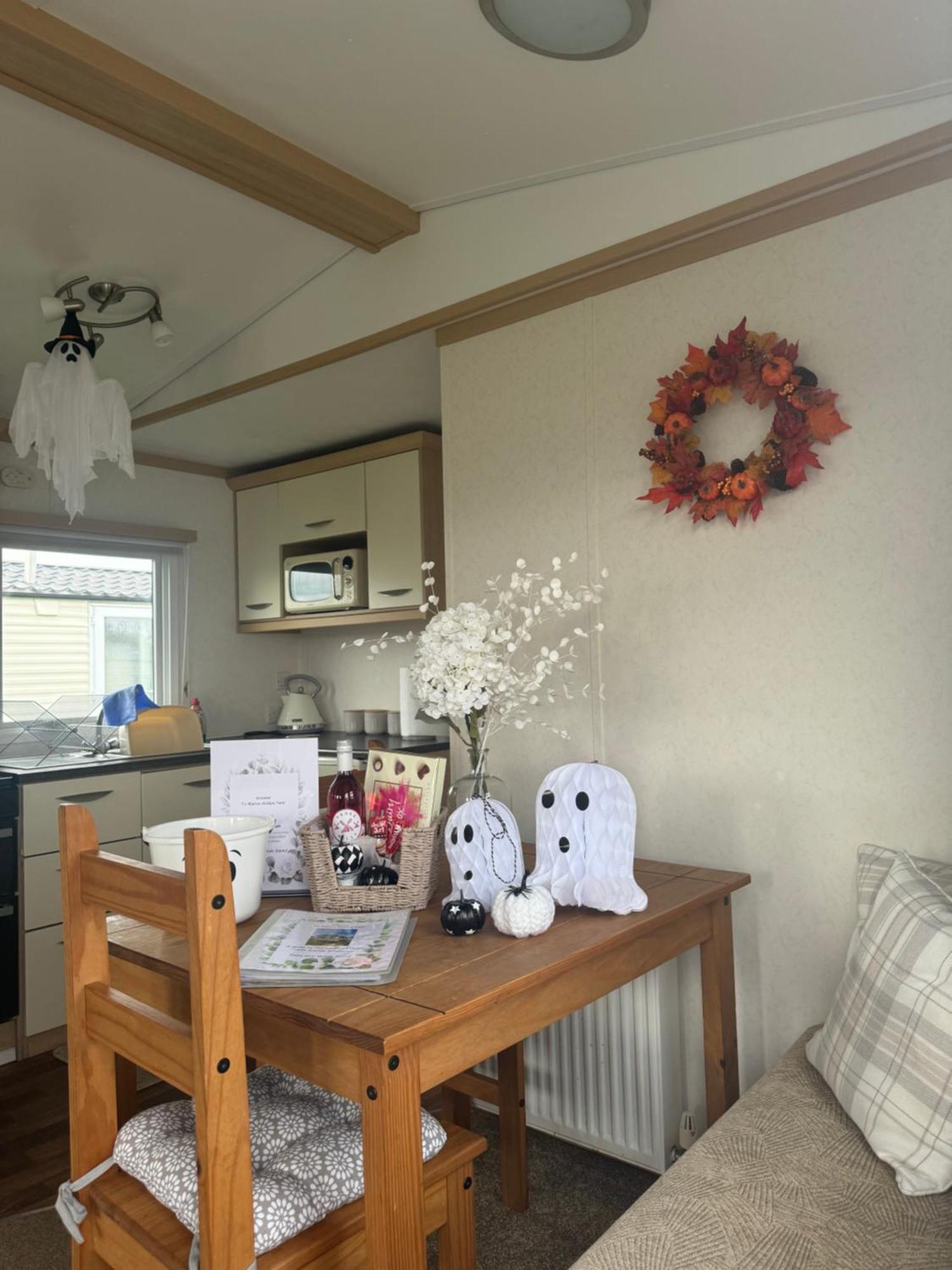 Marine Getaways Caravan Hire Rhyl Exterior photo